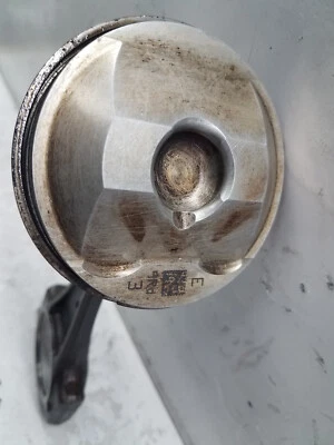 Mazda 3 2012-2013 motor 2,0 L pistón y biela (2) EA61 1193 (M136) Foto 1 de 4