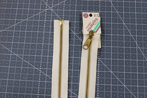 Coats and Clark ~ (F52-22) - Reversible Separating Zipper - White, 22" - Picture 1 of 1