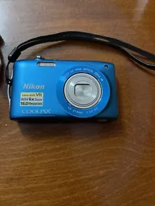 Nikon COOLPIX S3300 16,0 MP Digitalkamera CON CARICABATTERIA - Foto 1 di 19