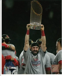 WASTINGTON NATIONALS 2019 WORLD SERIES ADAM EATON w/Trophy 8x10 Photo - Picture 1 of 2