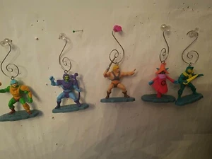NEW SET OF 5 MASTERS OF THE UNIVERSE HE-MAN SKELETOR ORNAMENT DELUXE SPIRAL HOOK - Picture 1 of 7