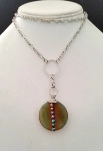 06897 WRAPPED YELLOW GREEN AGATE SILVER PLATED PENDANT NECKLACE 27" - Picture 1 of 1