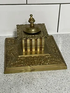 ANTIQUE VINTAGE 1.08kg BRASS REPOUSSE GREEN MAN SQUARE DESK INKWELL & GLASS POT - Picture 1 of 9