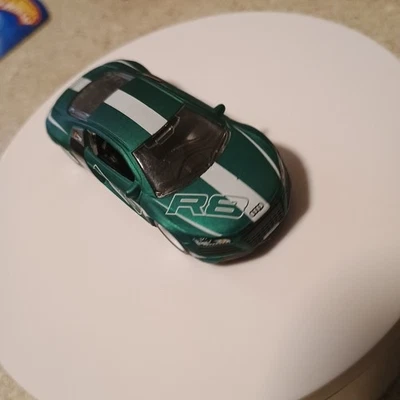 Audi R8 2006 Matchbox verde con rayas blancas neumáticos de goma sueltos Foto 1 de 4
