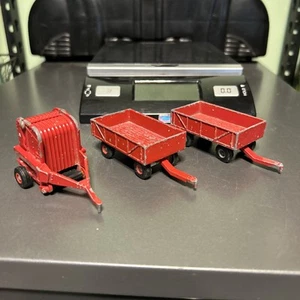 VINTAGE IH INTERNATIONAL HARVESTER 1/64 BALER & 2 FARM WAGONS ERTL - Picture 1 of 13