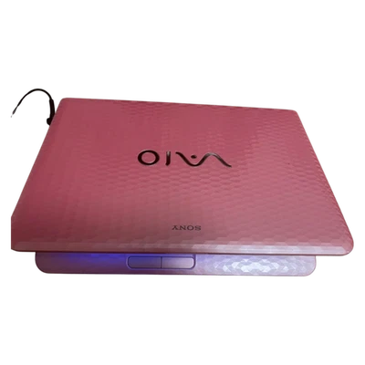 Sony Vaio Laptop - Intel Celeron B810 - 4GB RAM - 561GB HDD - Pink - Gebraucht - Bild 1 von 4