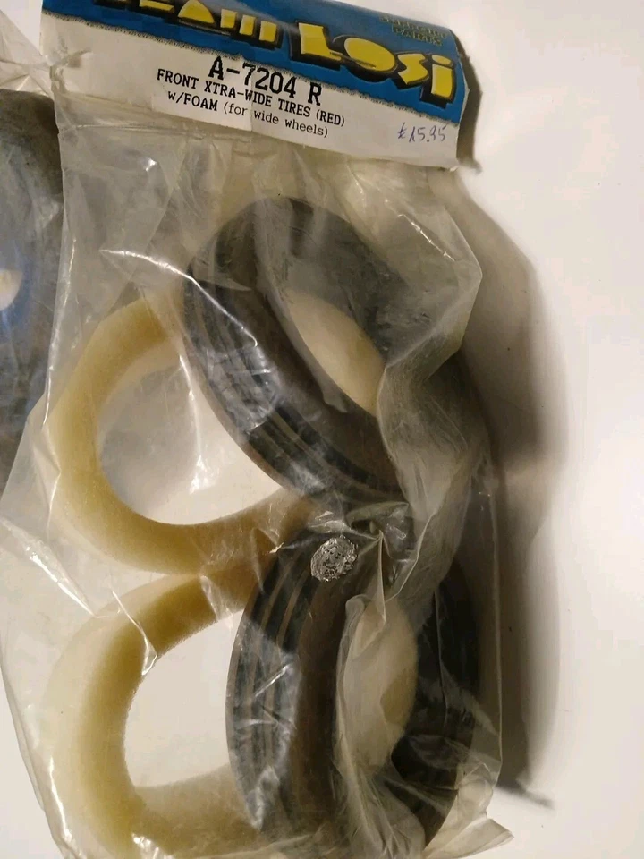 Losi XX/XXX A-7204R FRONT TIRE RIBBED WITH FOAM TYRES VINTAGE  - Bild 1 von 1