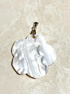 Large White Mother of Pearl Flower Pendant - Picture 1 of 11