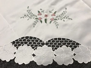 SALE 72x72'' Round White Embroidered Handmade Rose Bud Embroidery Tablecloth - Picture 1 of 6
