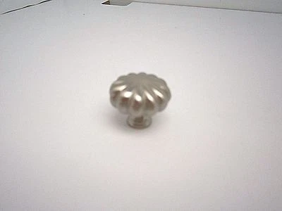 Perilla de cuerda Creation by Alno 1 1/4" níquel satinado A819-1-SN 434K Foto 1 de 4