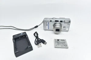 Fujifilm FinePix F700 6,3 megapixel fotocamera digitale compatta fotocamera digitale argento testata - Foto 1 di 15