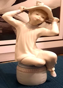 Lladro #1147 Mädchen im Ruhestand mit Haube spanisches Porzellan Sammelfigur 9 Zoll - Bild 1 von 7