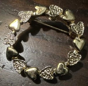 Broche prendedor Gerrys tono dorado corazón corona vintage firmado 1,5" texturizado - Imagen 1 de 5