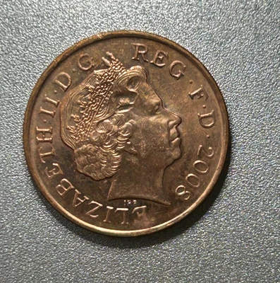 ERROR-MS 2008 UK Queen ELIZABETH shiny red penny (Part of E missing in name) - Image 1 of 4