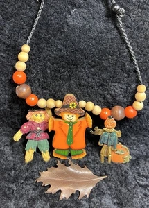 VINTAGE LOT HOLIDAY PINS Necklace Fall Leaf Scarecrow Halloween Harvest Teacher - Picture 1 of 6