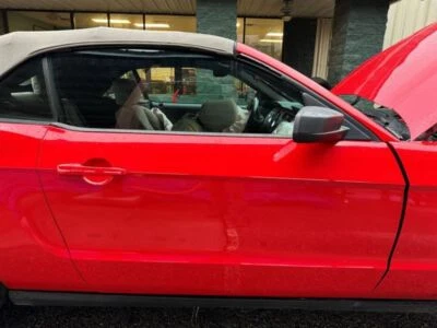 Puerta delantera derecha Race rojo convertible pocas abolladuras OEM 2010 2011 2012 Ford Mustang Foto 1 de 4