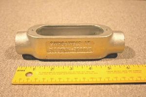 Cooper Crouse-Hinds C75M 3/4" C-Style Conduit Body Form-5 Malleable Iron; 2 Pack - Picture 1 of 3
