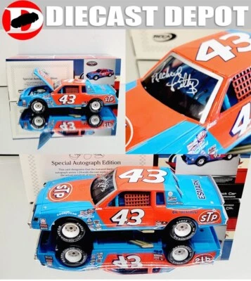 AUTOGRAFIADO RICHARD PETTY 1981 DAYTONA 500 WIN RACED VERSIÓN 1/24 ACCIÓN DIECAST Foto 1 de 4