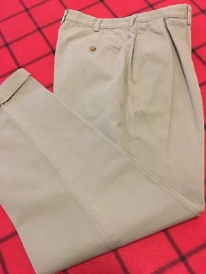 Kirkland Signature Men's Sz 33 X 30 Quality Wear Khakis Casual Pants - Image 1 of 4