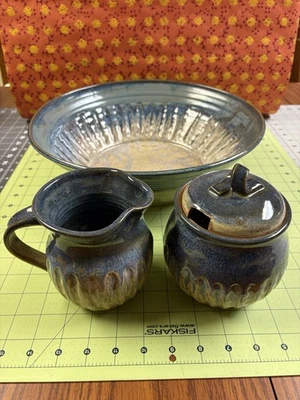 Cuenco para servir, azúcar y crema, cerámica hecha a mano, motivo de girasol, firmado, en muy buena condición Foto 1 de 4