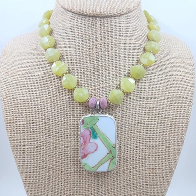 Collar Peyote Pájaro Oliva Jade Y Fragmento Chino Cierre Hecho a Mano Foto 1 de 4