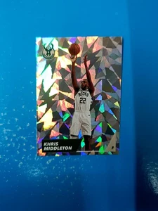 Figurina Sticker Panini NBA 2021-2022 New N 223 Khris Middleton Milwaukee Bucks - Picture 1 of 1
