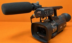 JVC GY-HM100U 3CCD Camcorder mit Mikrofon *getestet* ohne Akku oder SD-Karte - Bild 1 von 10