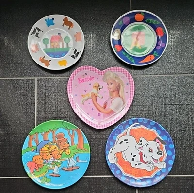 Lote De Colección De 5 Platos De Plástico Melamina Niños Disney Barbie Berenstain  Foto 1 de 4
