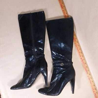 Botas Sam Edelman Negras Piel de Serpiente Tacón Hasta la Rodilla Talla 9.5M Foto 1 de 4