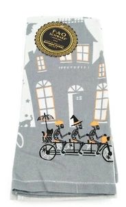 FAO Negro Halloween 2 Toallas de Cocina Brillan en la Oscuridad Nuevo con Etiquetas Esqueletos en Bicicleta - Imagen 1 de 12