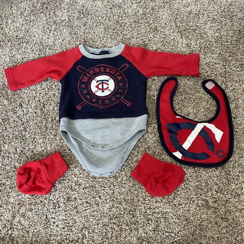 Minnesota Twins Baby One Piece with Bib and Socks Classic 3/6 Months Cover