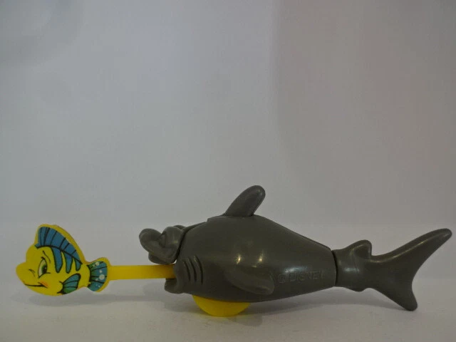 Sammelfigur / Arielle,die Meerhungfrau - Hai jagt Fabian - Bild 1 von 2