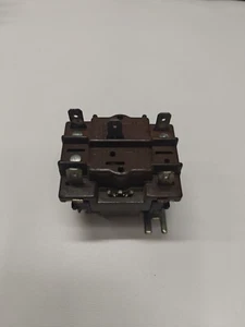 R8222D 1053 2 24V Relay - Picture 1 of 2