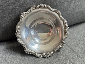 Antique Towle Three Footed Silver Plate Serving Or Jewelry Dish with Floral Rim - Picture 1 of 4