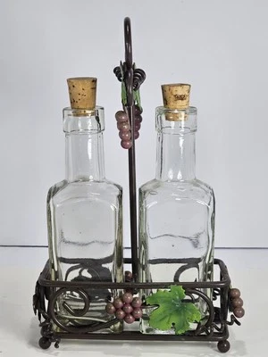 Juego de jarra de aceite y vinagre con carrito de metal de uva Foto 1 de 4