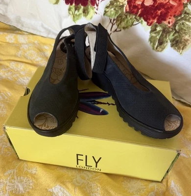 Sandalias de cuña perforadas Fly London Yala Perf negras talla 41/10-10,5 NUEVAS Foto 1 de 4