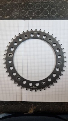 JT SPROCKETS JTR2011 43 CORONA IN ACCIAIO NERO TRIUMPH SPEED TRIPLE 1050 2008/10 - Immagine 1 di 3