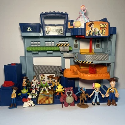 Lote de Juego y Figuras Disney Pixar Toy Story Imaginext Tri-County Landfill  Foto 1 de 4