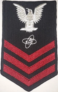 ABITO COLORE Chevron US Navy Sottufficiale 1a Classe TECNICO ELETTRONICO VINTAGE - Foto 1 di 3