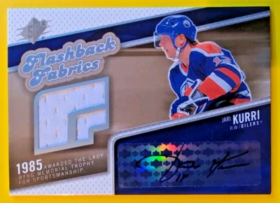 JARI KURRI AUTO 2005-06 UD SPx FLASHBACK FABRICS JERSEY AUTOGRAPH SP #106 OILERS - Image 1 of 4