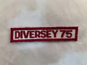 Diversey 75 (1975) bestickte Kleidung Jacke Mütze Shirt Patch - Bild 1 von 3