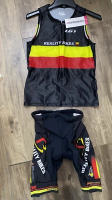 Camiseta sin mangas grande LOUIS GARNEAU para mujer nueva con etiquetas con pantalones cortos medianos usados Foto 1 de 4