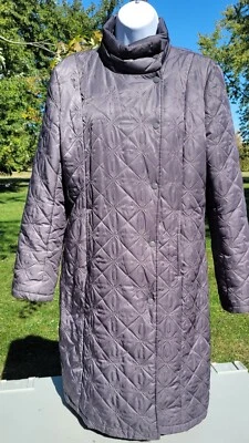 Abrigo de invierno mediano para mujer Kenneth Cole Reaction. Largo, acolchado, pluma abajo.  Foto 1 de 4