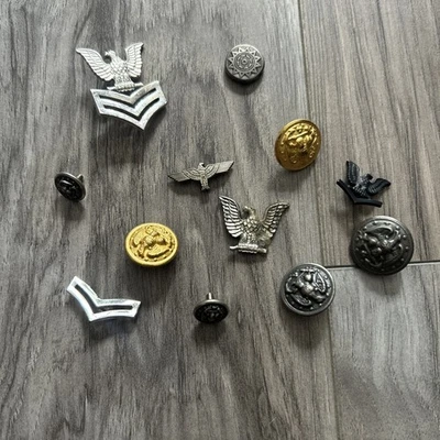 Lote De Colección De 8 Botones Y Pines USAAF Segunda Guerra Mundial con Alas y Hélice Foto 1 de 3