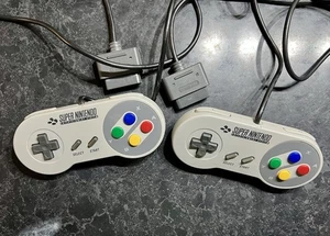 Super Nintendo SNES ORIGINAL vintage controllers X 2 PAL UK Working 1990s - Picture 1 of 7