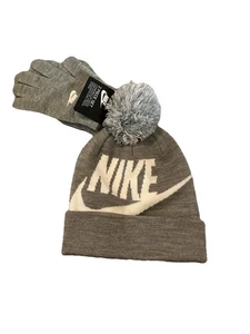 Gris Niños Nike Pom Tejido Big Swoosh Gorro y Guante Conjunto Unisex Nuevo Con Etiquetas - Imagen 1 de 5