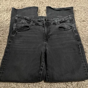 Pantalones de mezclilla American Eagle 14 cortos (35x29) grises ajustados corte boot tiro alto - Imagen 1 de 5