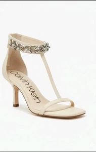 Calvin Klein Nova Chain T-Strap Square-Toe High-Heel Sandalen Neu Gr. 6,5 Creme - Bild 1 von 8