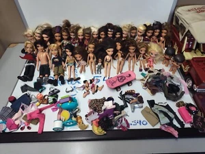 Bratz Doll Lot - 30 Dolls - Jeep Tent Clothes Shoes Accessories - MGA 2001 & up. - Picture 1 of 24