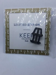 NUR EINE! Keep Collective Hämatit KREUZ fokaler Anhänger, nicht mehr produziert/Vintage, neu in Verpackung! - Bild 1 von 3